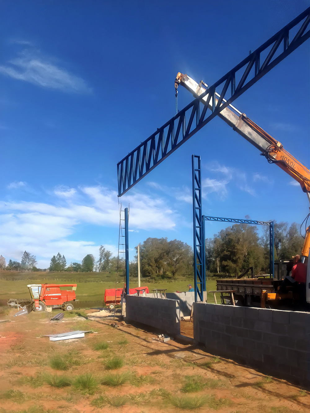 Içamento de tesoura para construção de galpão em estrutura metálica